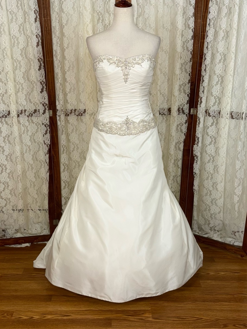 Gorgeous Signature Strapless Taffeta Wedding Gown